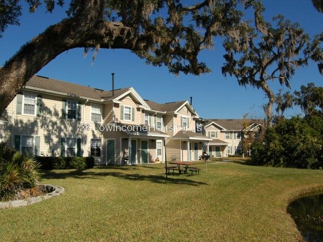 Row housing using similar architectural details.  Wooden framing is painted in white and pink.