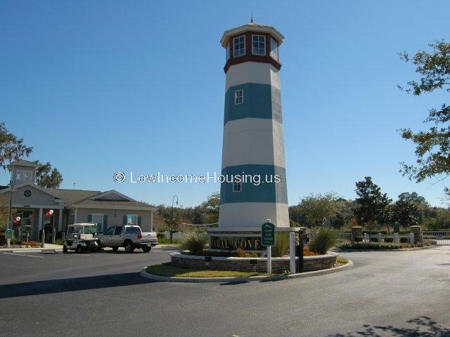 Lighthouse motif (alternating white and green color) 