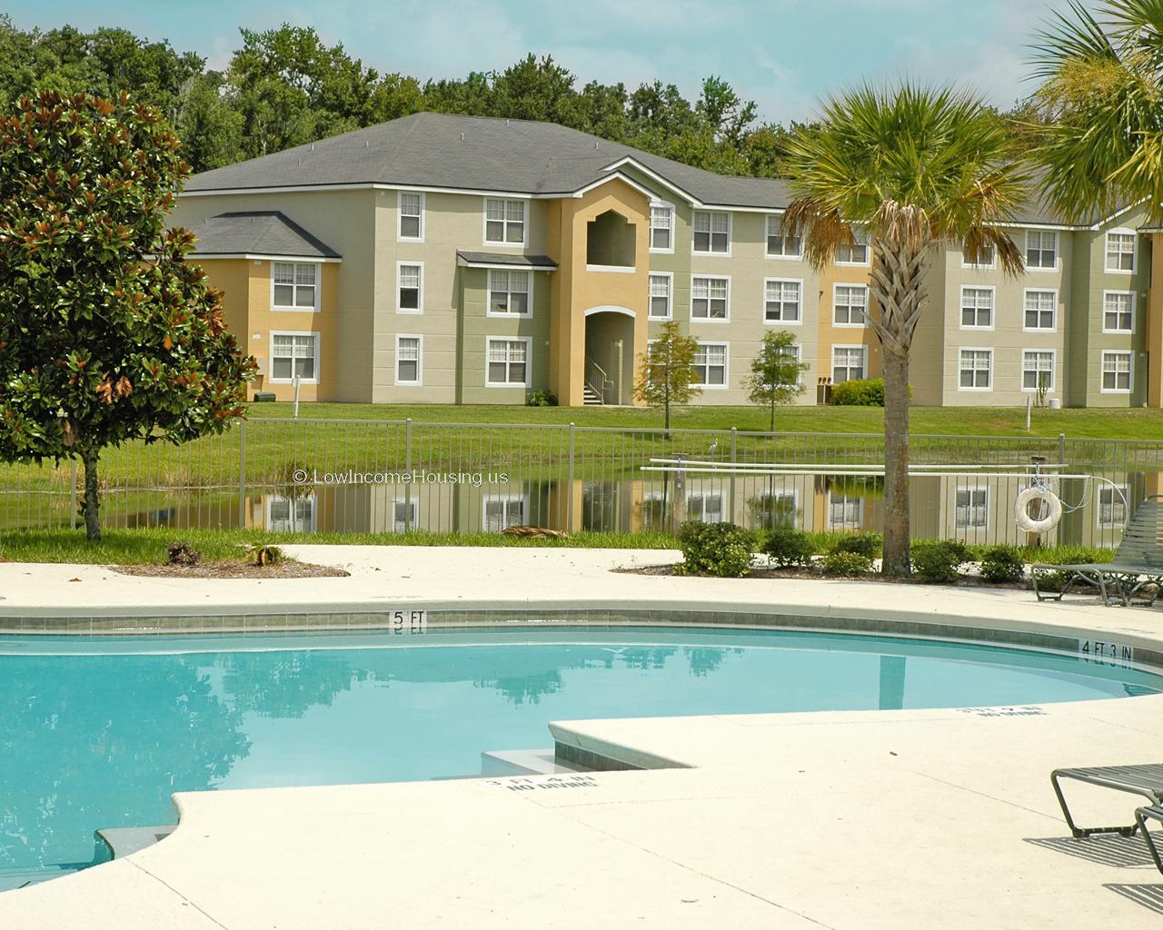 Classic row house construction with full size and double sized window units. Swimming pool is equipped with 6 foot wrought iron fencing.