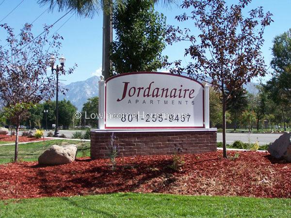 Jordanaire Apartments