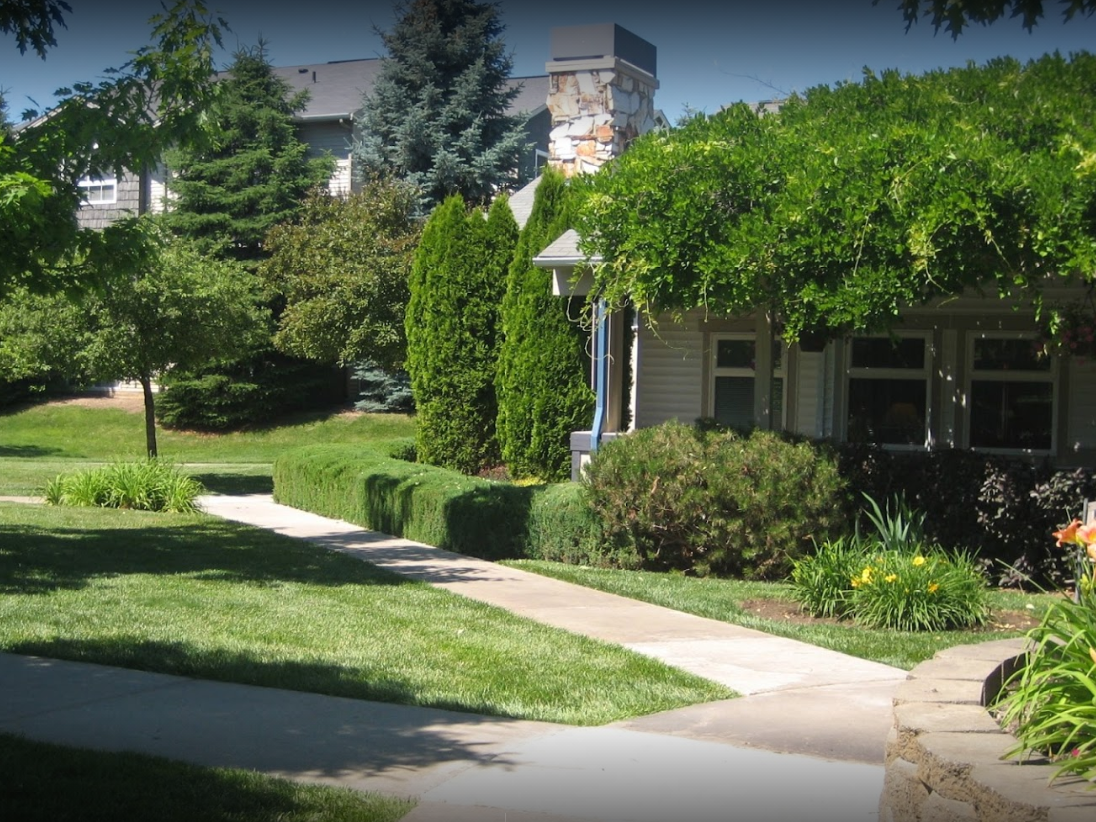 Oak Park Village 2888 Cherry Ln