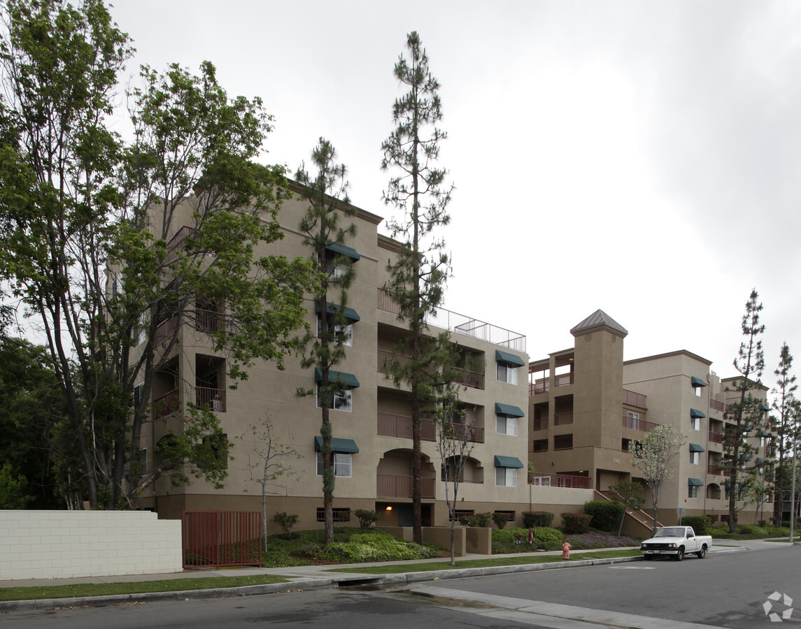 √ Low Housing Costa Mesa