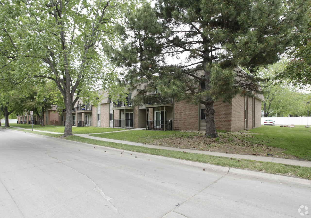 Cherry Tree Omaha Low Rent Public Housing Apartments