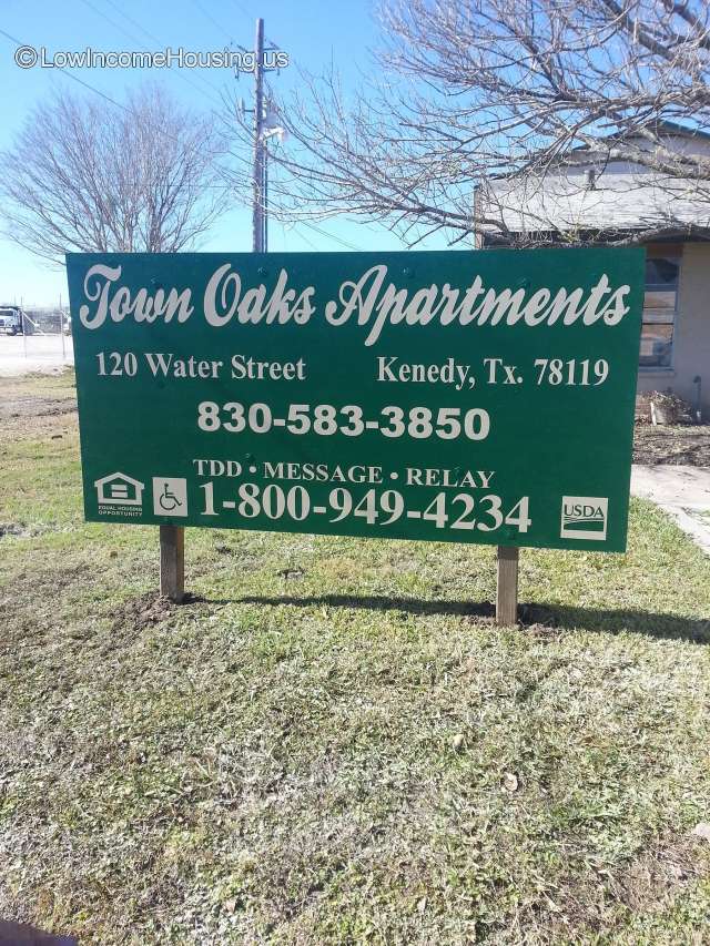 Town Oaks Apartments 
120 Water Street          Kenedy, Texas 78119