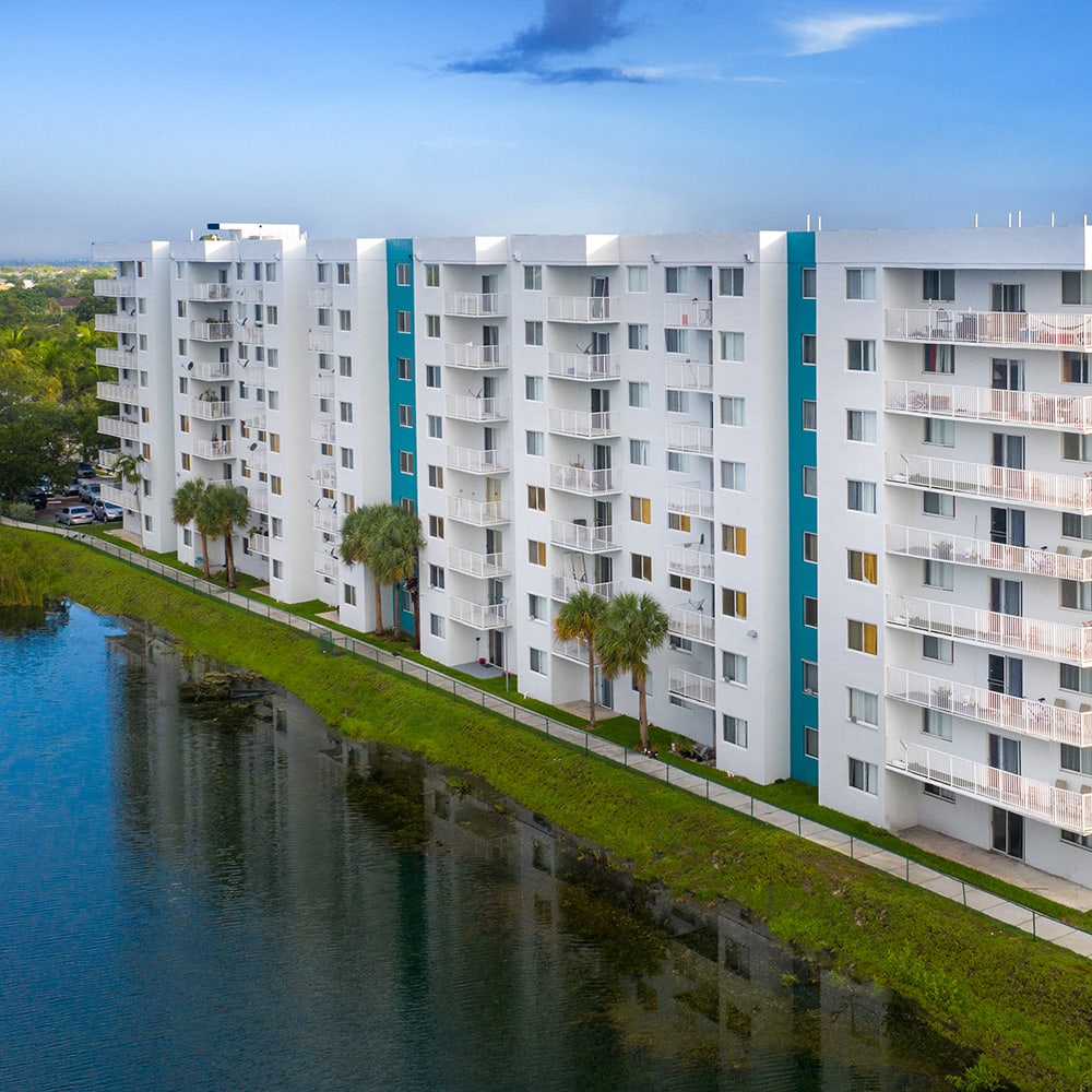 Aqua 2800 Apartment Homes