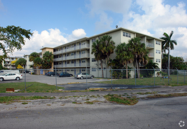 Palm Lake Apartments