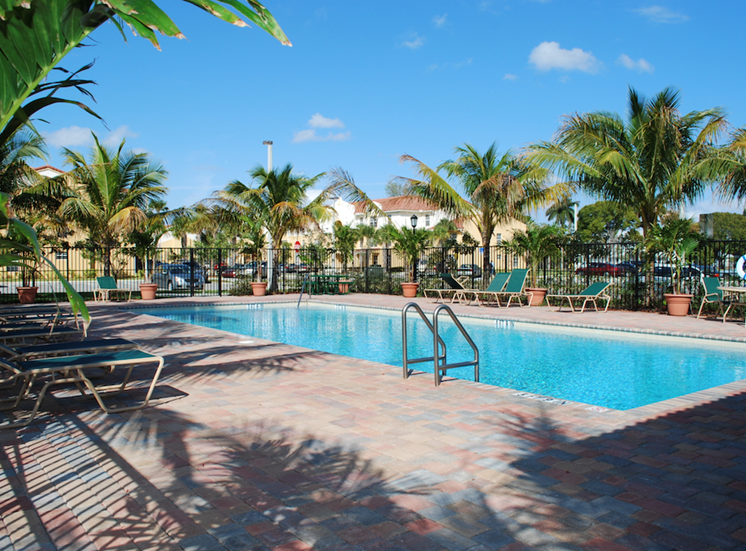 Crystal Lakes Hollywood 2900 N 24th Ave, Hollywood, FL 33020