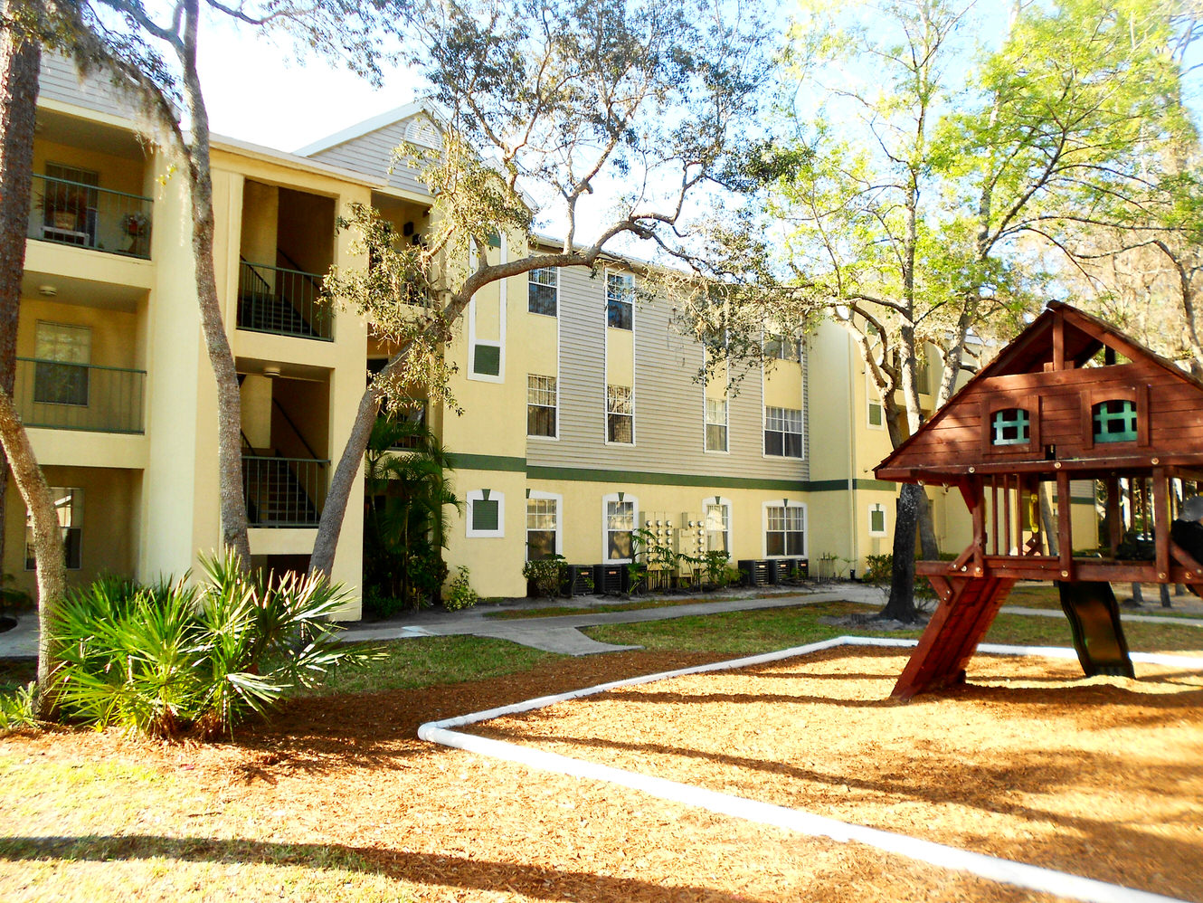 Golden Oaks Apartments