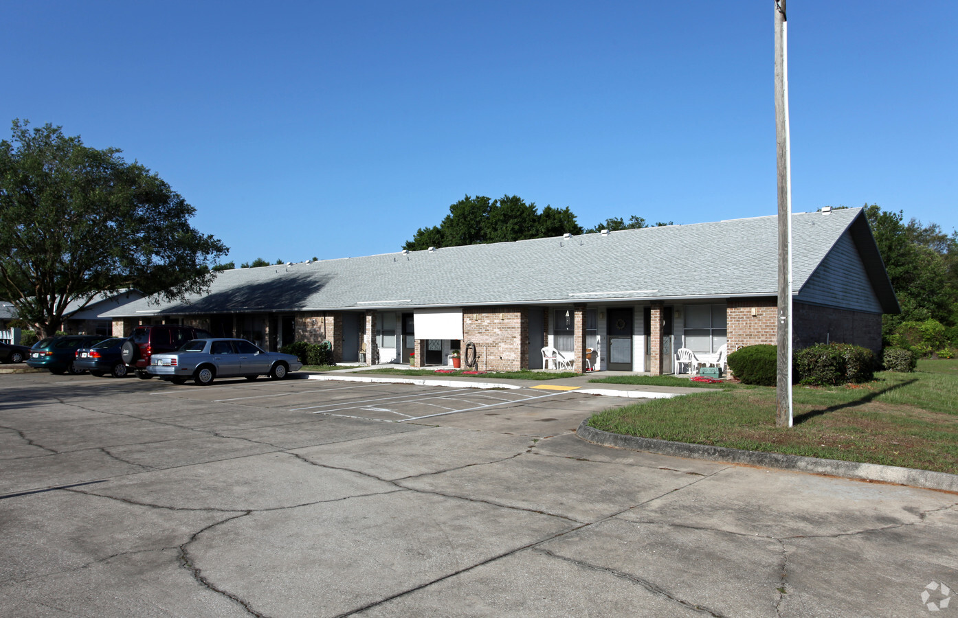 Colony Court Apartments