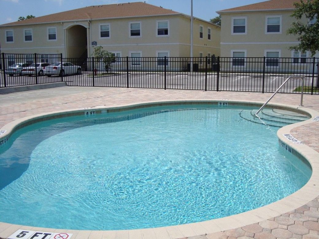 Evergreen Manor Apartments - Tampa