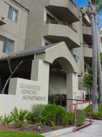 DECRO Long Beach Apartments