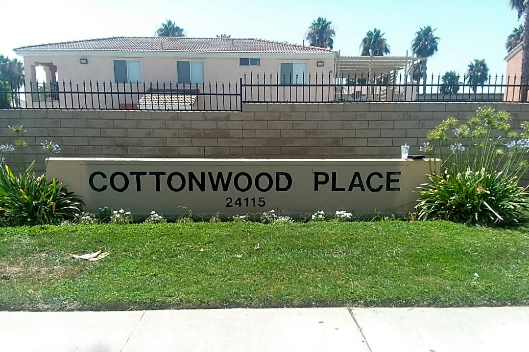 Cottonwood Place Apartments