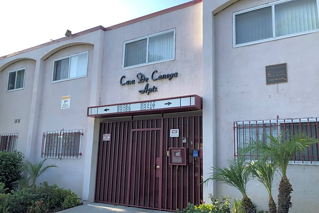 Casa De Canoga Apartments