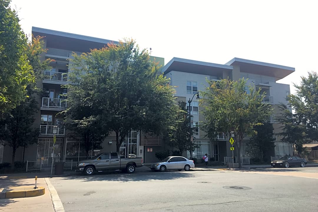 Courtyard At Bay Road Apartments