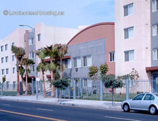 Amistad Plaza Apartments Los Angeles - for Families