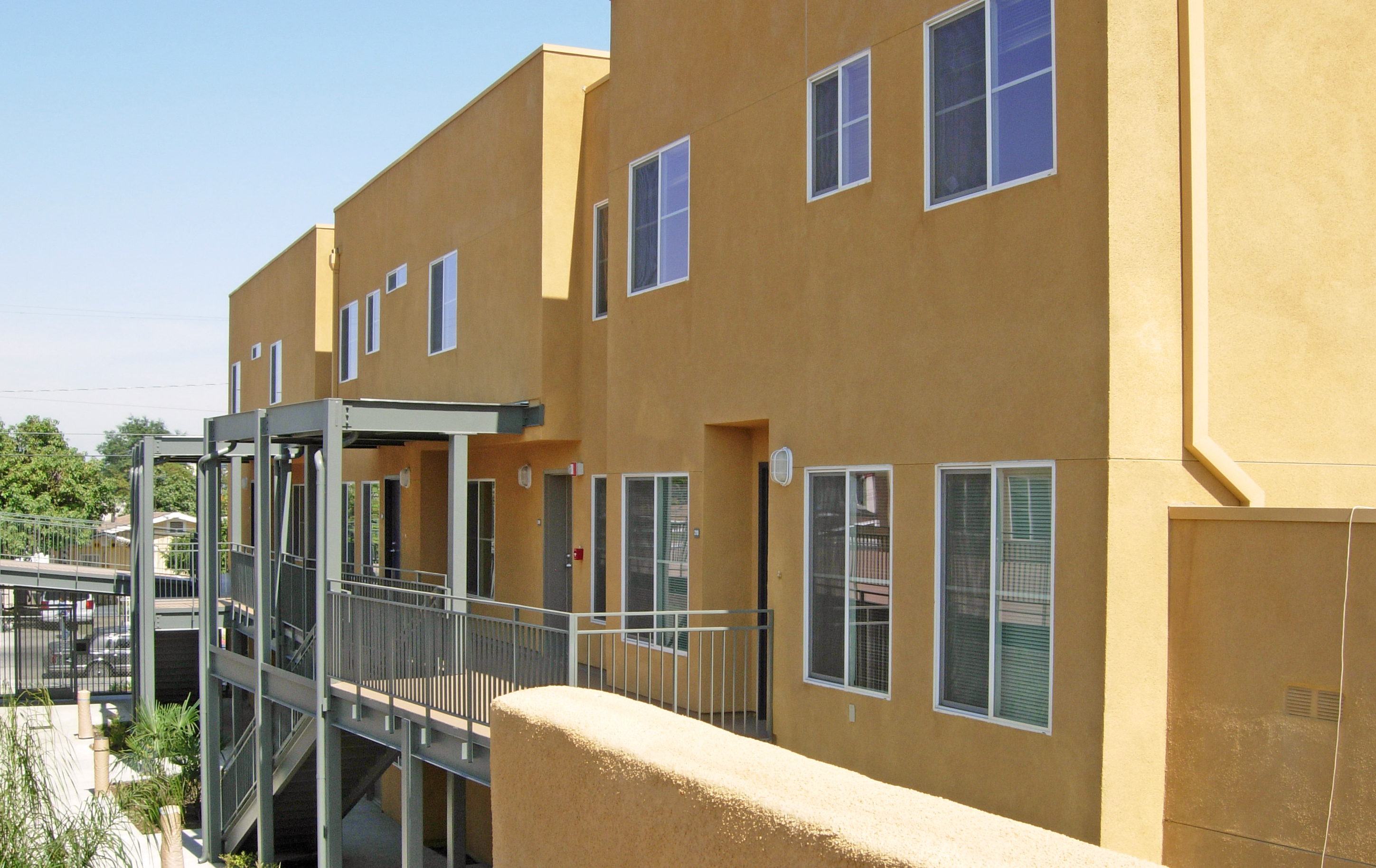 Las Flores Apartments