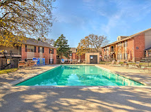 Rolling Oaks Apartments