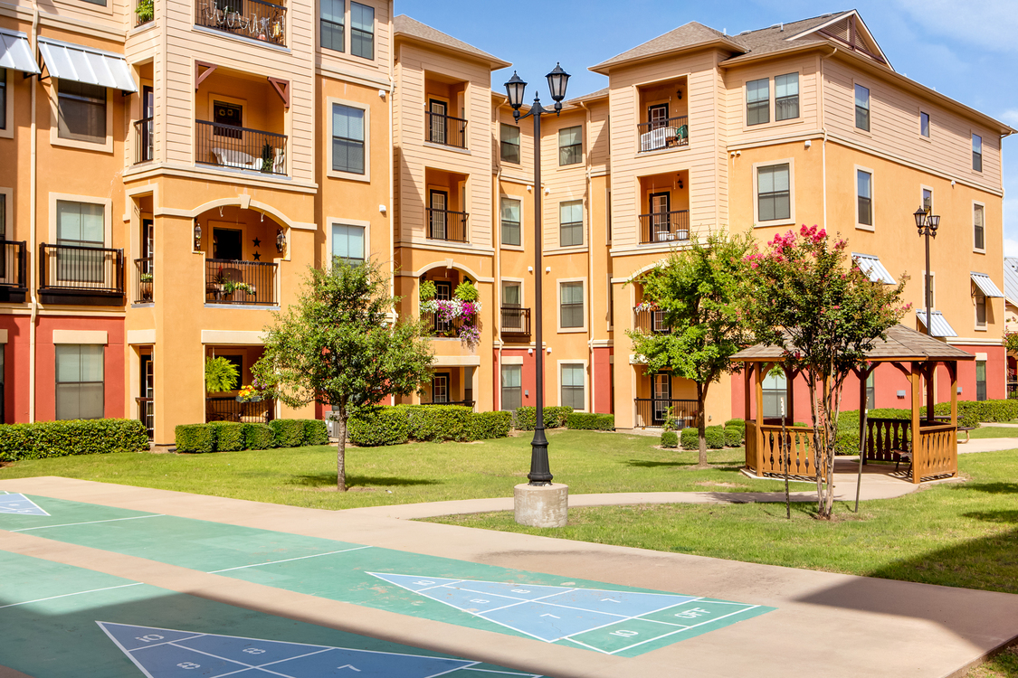 Plaza At Chase Oaks Apartments Plano