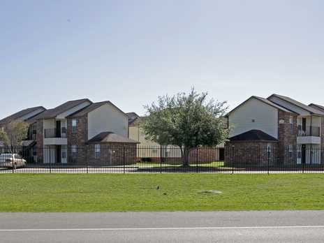 Waller Hillside Plaza Apartments