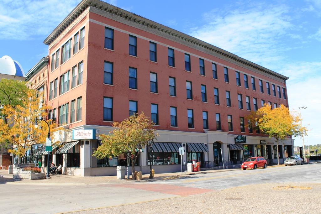 Renaissance Apartments Rock Island