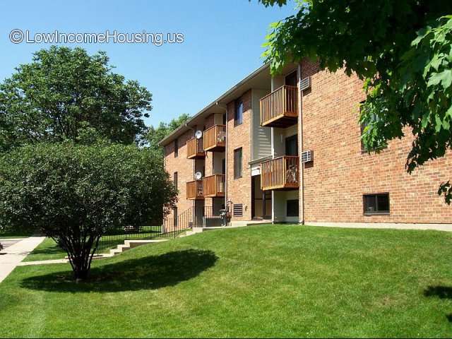 Rosewood Round Lake Affordable Apartments