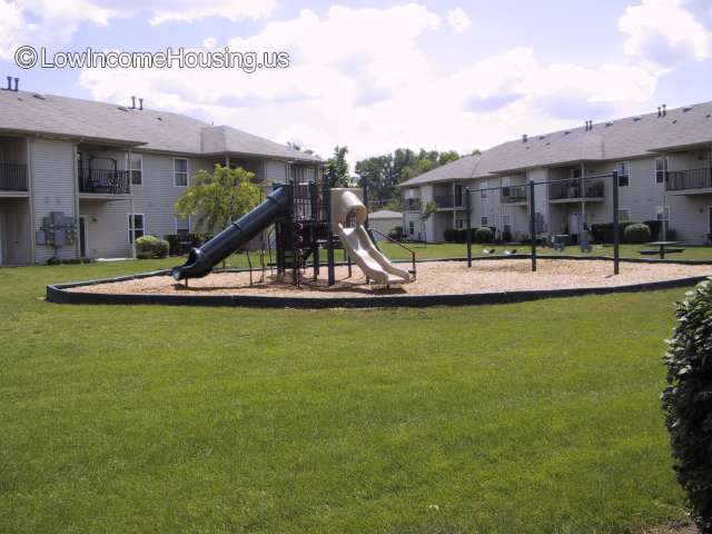 Whispering Pines Apartments - MI