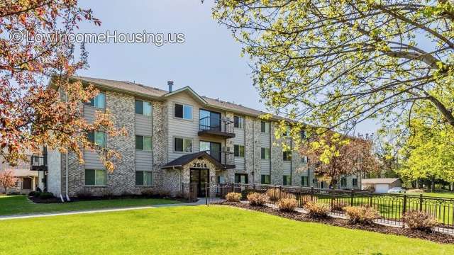 Woodland Park Apartments - Anoka