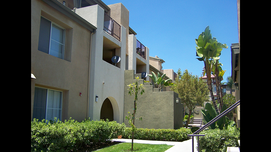 Paseo del Oro Apartments