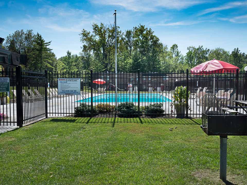 Shadow Hill Apartments & Townhomes 4071 Sharon Park Ln, Sharonville