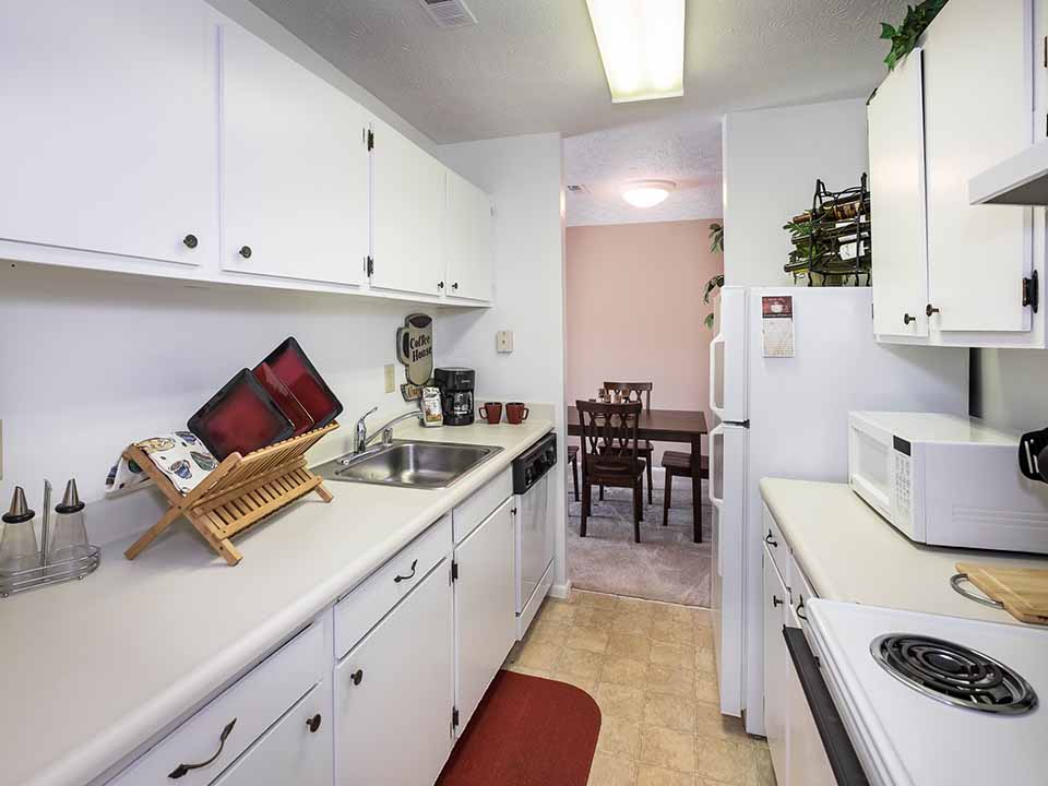 Shadow Hill Apartments & Townhomes 4071 Sharon Park Ln, Sharonville