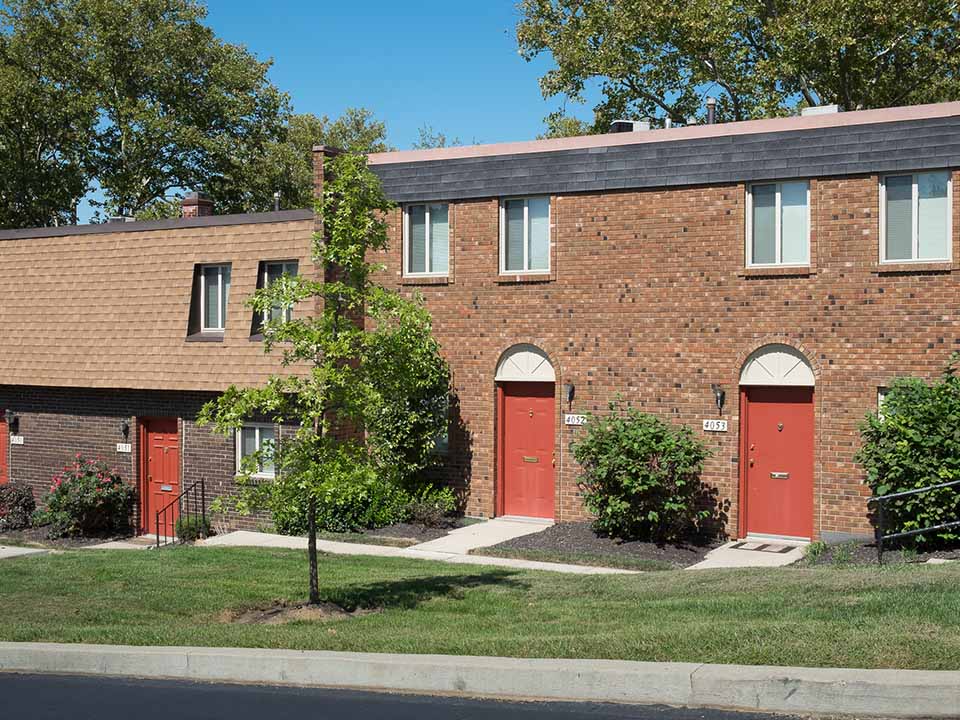 Shadow Hill Apartments & Townhomes 4071 Sharon Park Ln, Sharonville