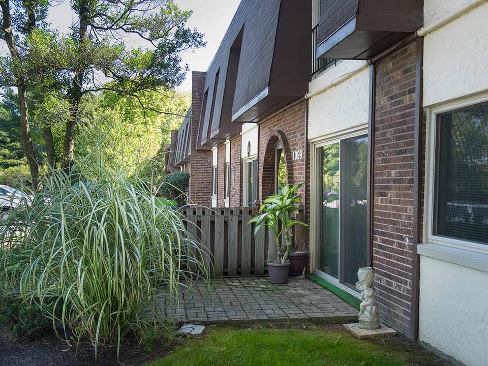 Shadow Hill Apartments & Townhomes 4071 Sharon Park Ln, Sharonville