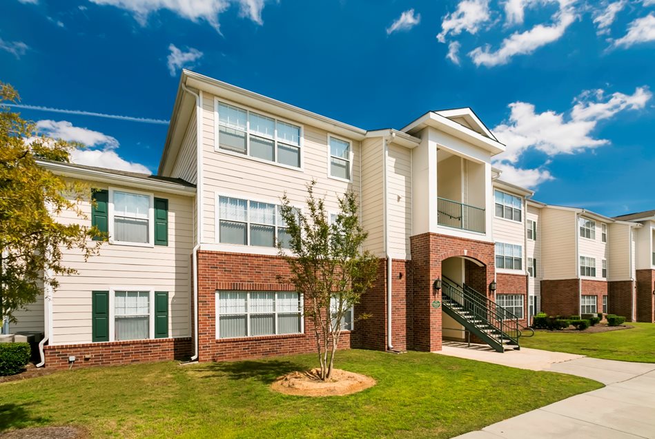 Woodlake Club Apartments