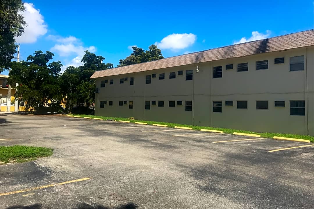 A & R Apartments West Dade
