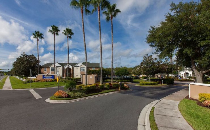 Academy At Waterford Lakes Apartments