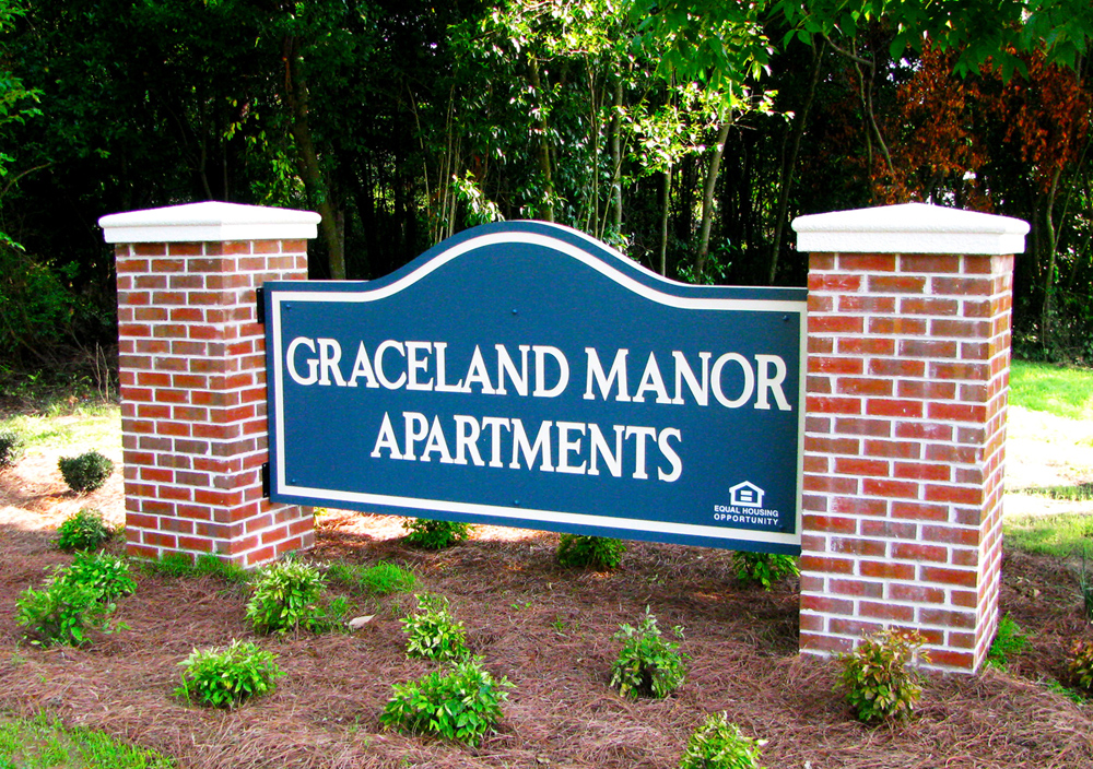 Graceland Manor Apartments