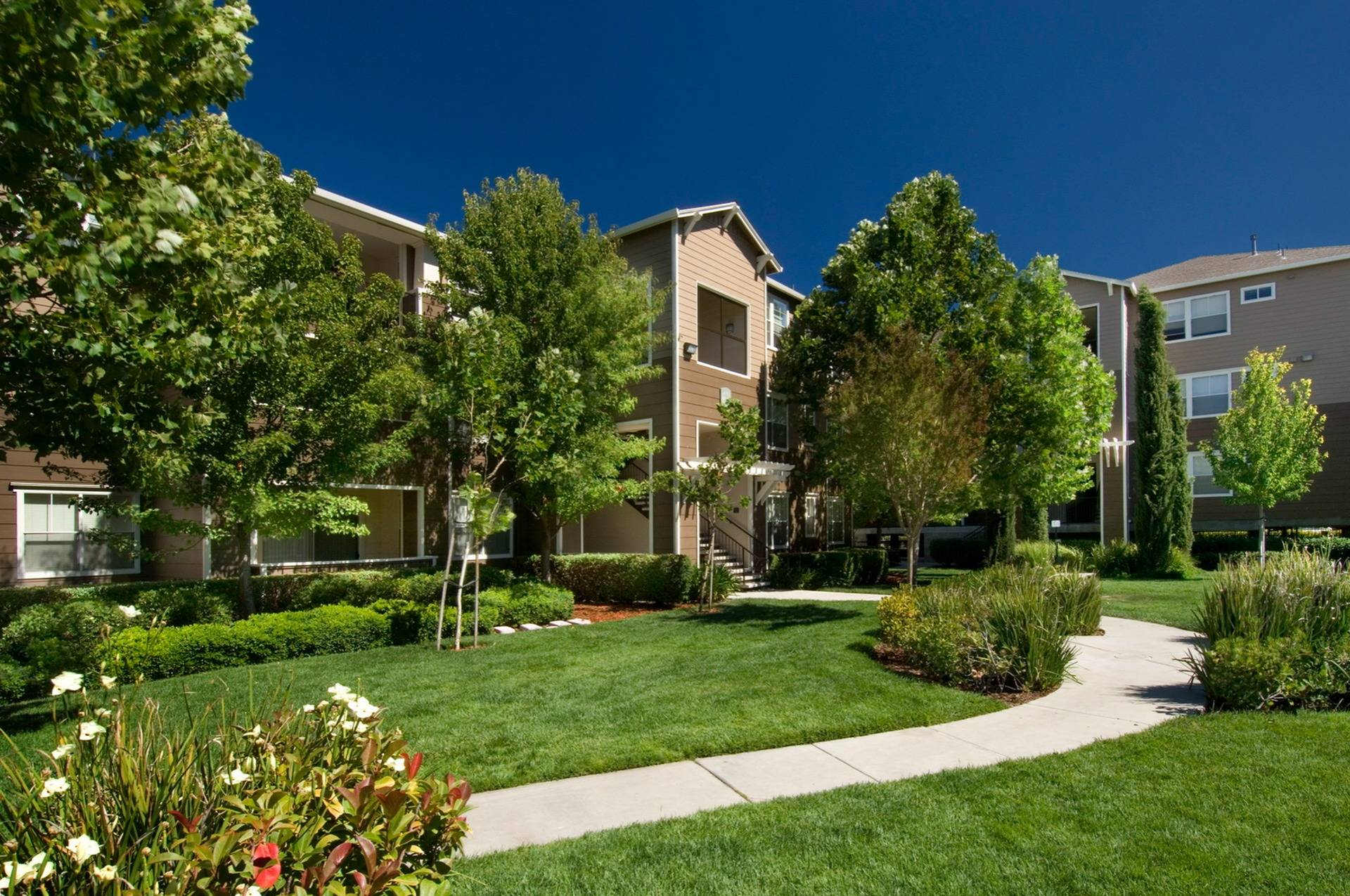 Fountains at Emerald Park Apartments