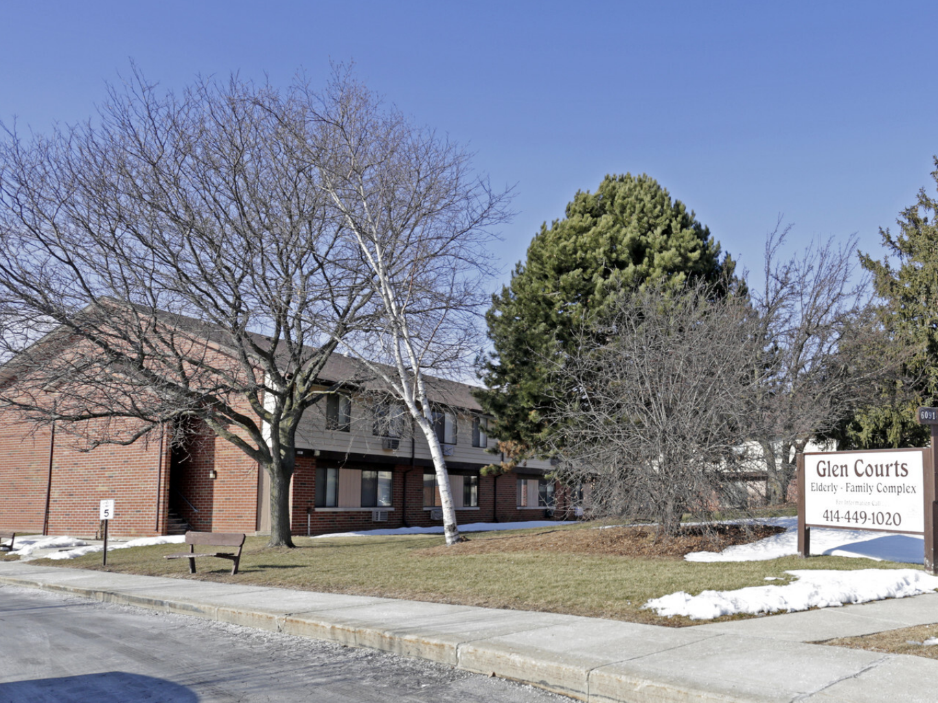 Glen Court Affordable Apartments N Green Bay Avenue