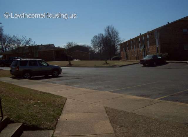 Creekwood Village Apartments