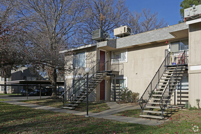 Pleasant Valley Pines Apartments