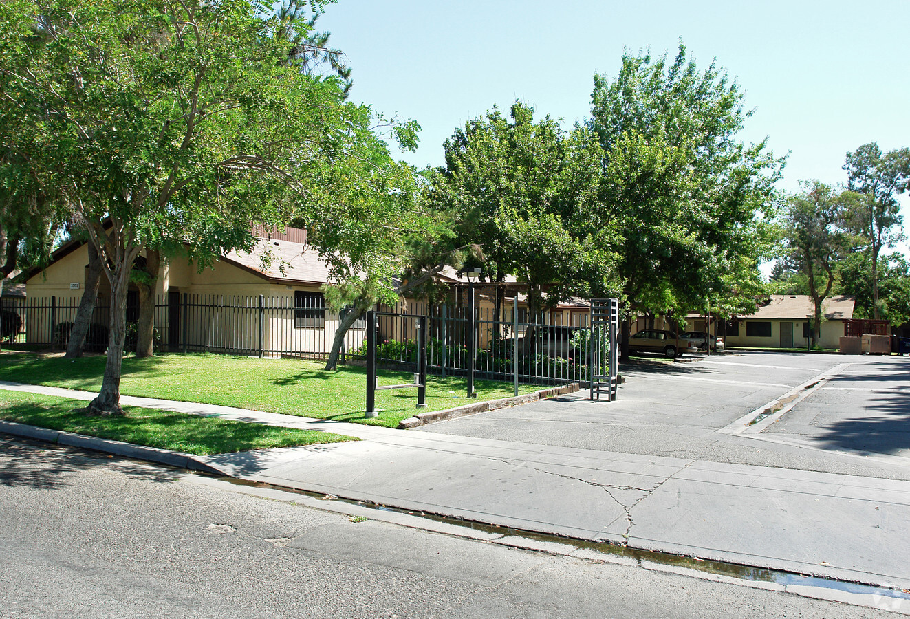 Garland Gardens Apartments