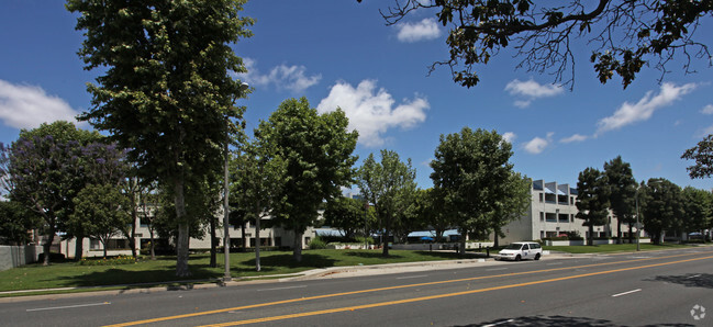 Candlewood Park Apartments