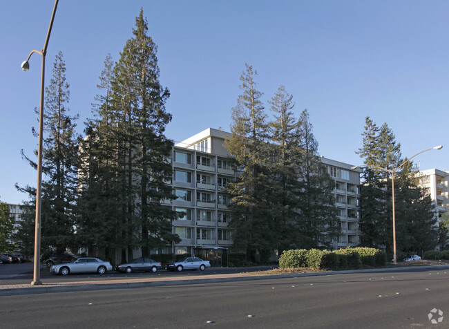Casa De Redwood Senior Apartments