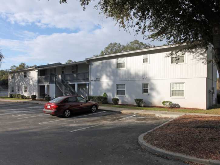 Hickory Knoll Apartments