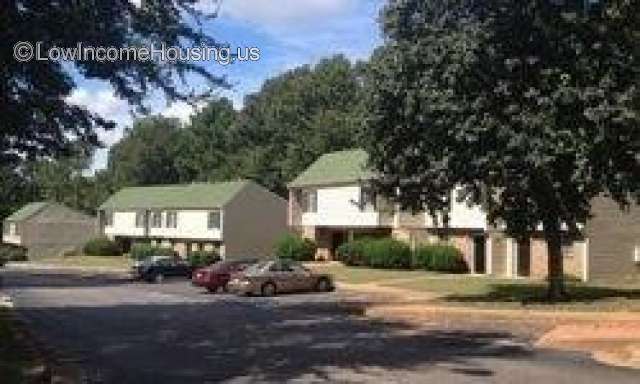 Pinewood Apartments