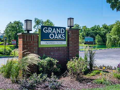 Grand Oaks Apartments