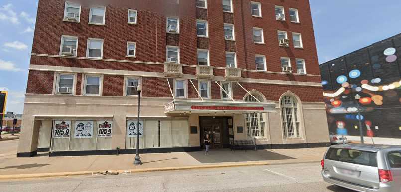 Lincoln/douglas Cardinal Apartments