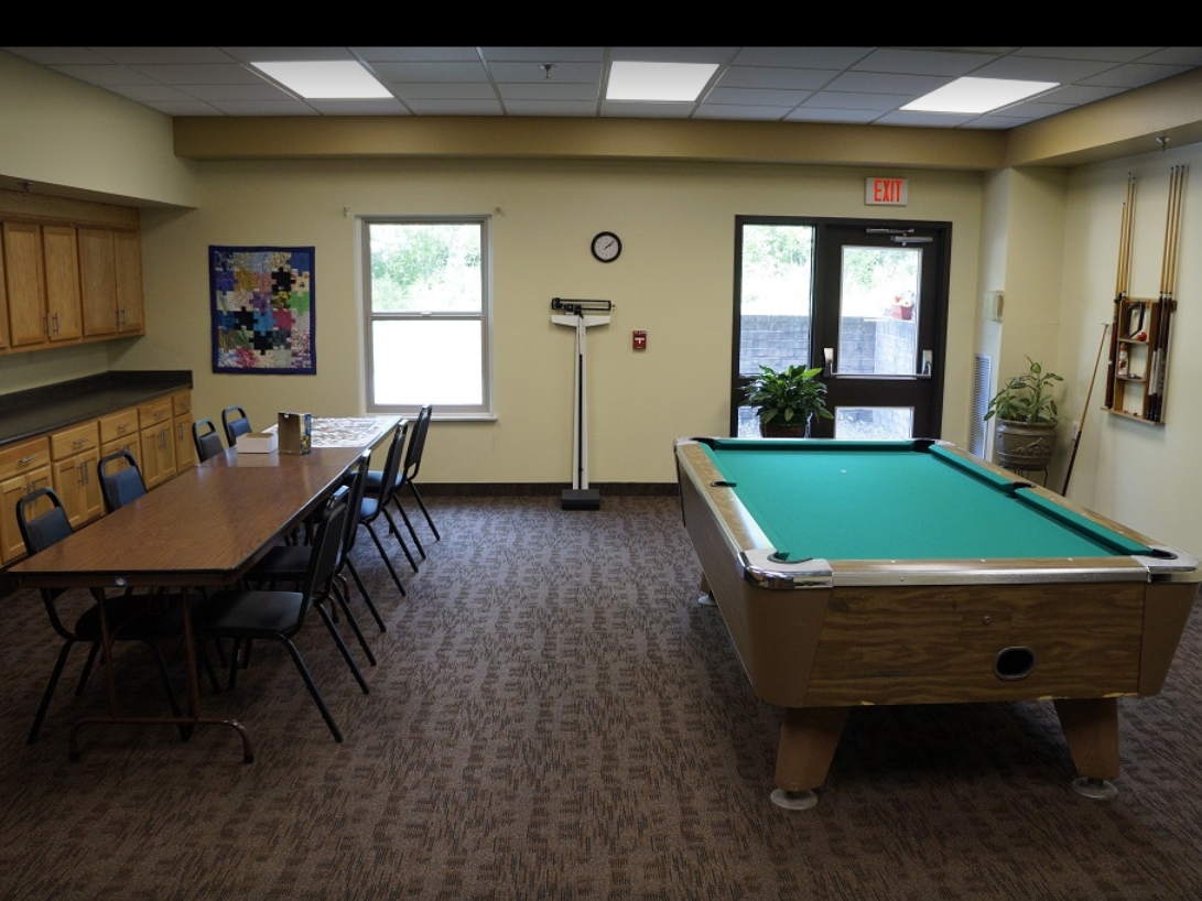 Pine Villa Apartments 425 East Warwick Drive, Alma, MI 48801