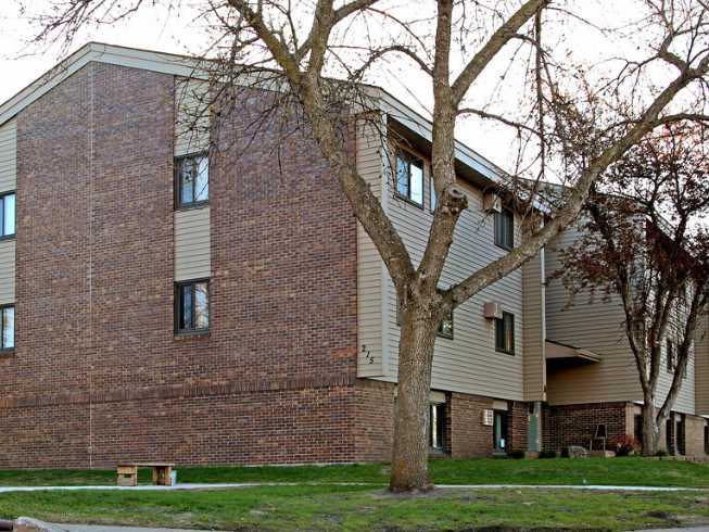 Valley View Apartments -- (hutchinson)