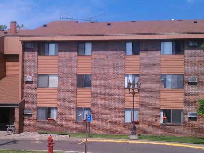 Oakwood Apartments -- (onamia)